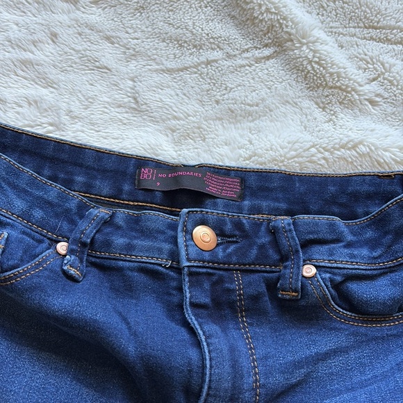 No Boundaries Stretch Skinny Jeans | Dark Wash Jeggings | High Rise Fit | Size 9 - Picture 4 of 8